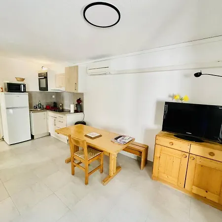 Appartamento Climatise En Rez-de-jardin Avec Parking, A 50m De La De La Roquille - Fr-1-723-117