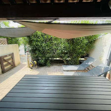 Climatise En Rez-de-jardin Avec Parking, A 50m De La De La Roquille - Fr-1-723-117 Agde